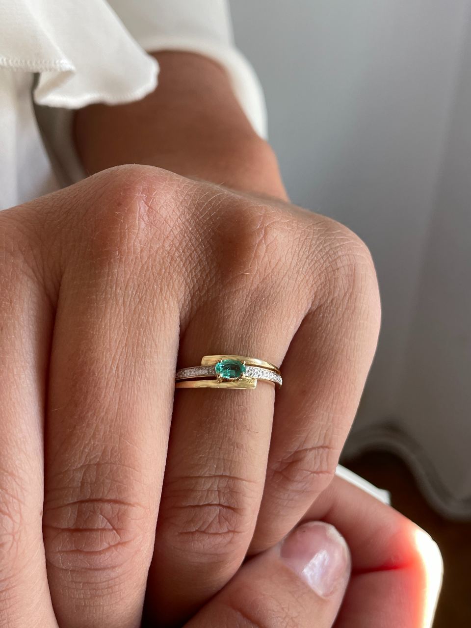 Anillo RASA zafiro, esmeralda o rubi y brillantes en oro de 14 ktes