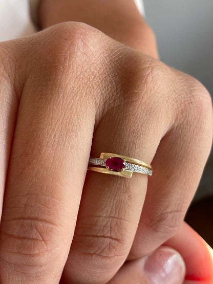 Anillo RASA zafiro, esmeralda o rubi y brillantes en oro de 14 ktes