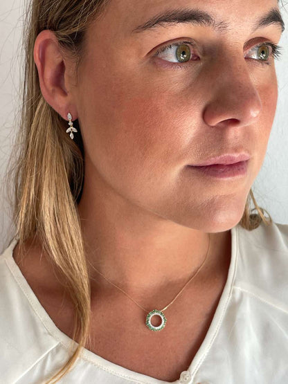 Colgante SOLARA en oro 14 ktes con brillantes y rubíes/esmeraldas