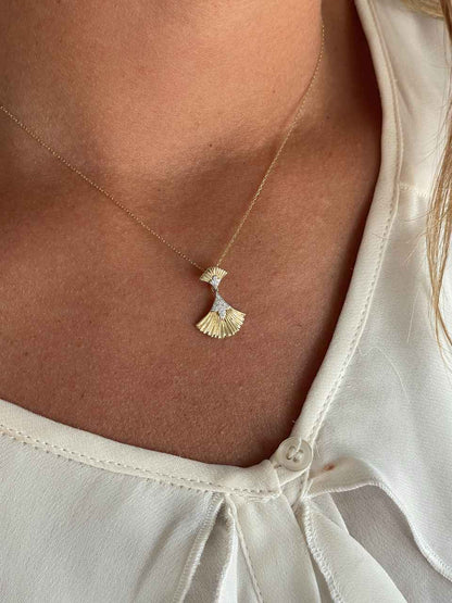 Colgante SEREN con gallones en oro amarillo 14 ktes con brillantes.