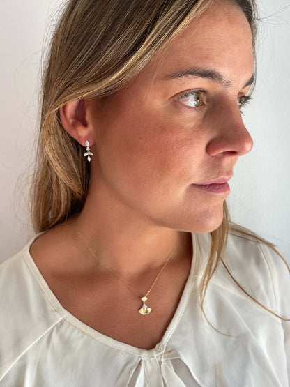 Colgante SEREN con gallones en oro amarillo 14 ktes con brillantes.