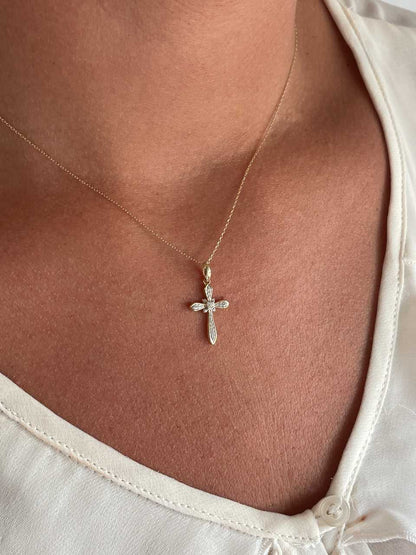 Cruz MECINAS en oro amarillo y blanco de 14 ktes con brillantes.