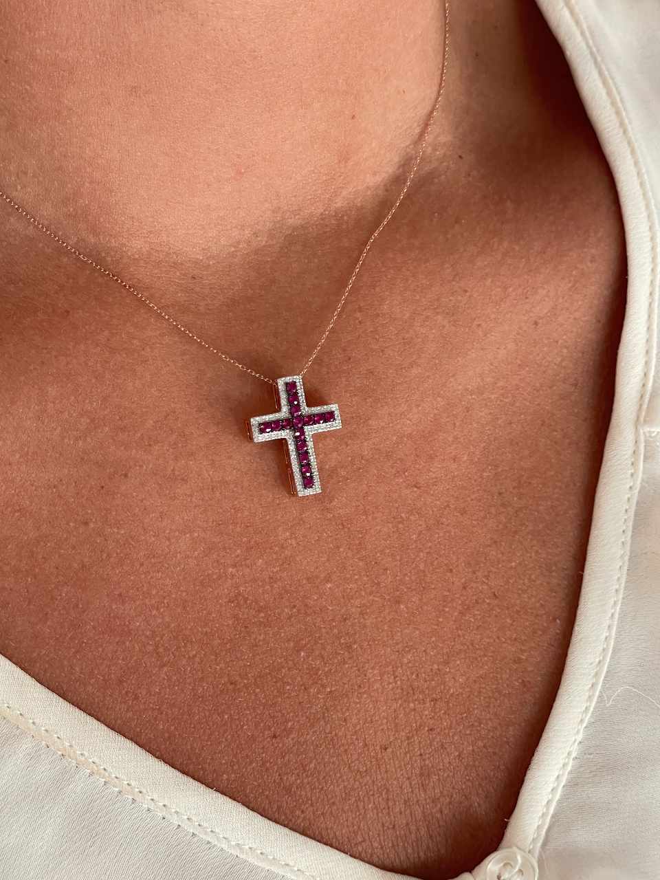 Cruz MINBO con zafiros o rubies con brillantes en oro 14 ktes