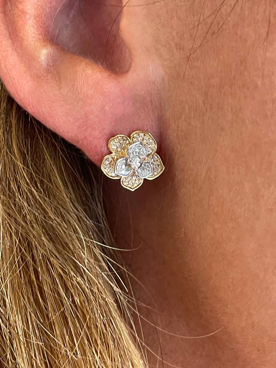 Pendientes HALICARNASO flor con brillantes en oro amarillo y blanco  en 14 ktes