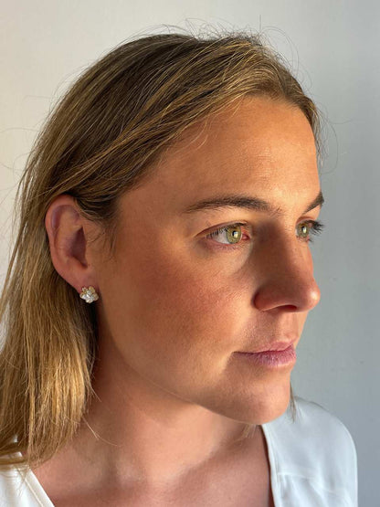 Pendientes HALICARNASO flor con brillantes en oro amarillo y blanco  en 14 ktes