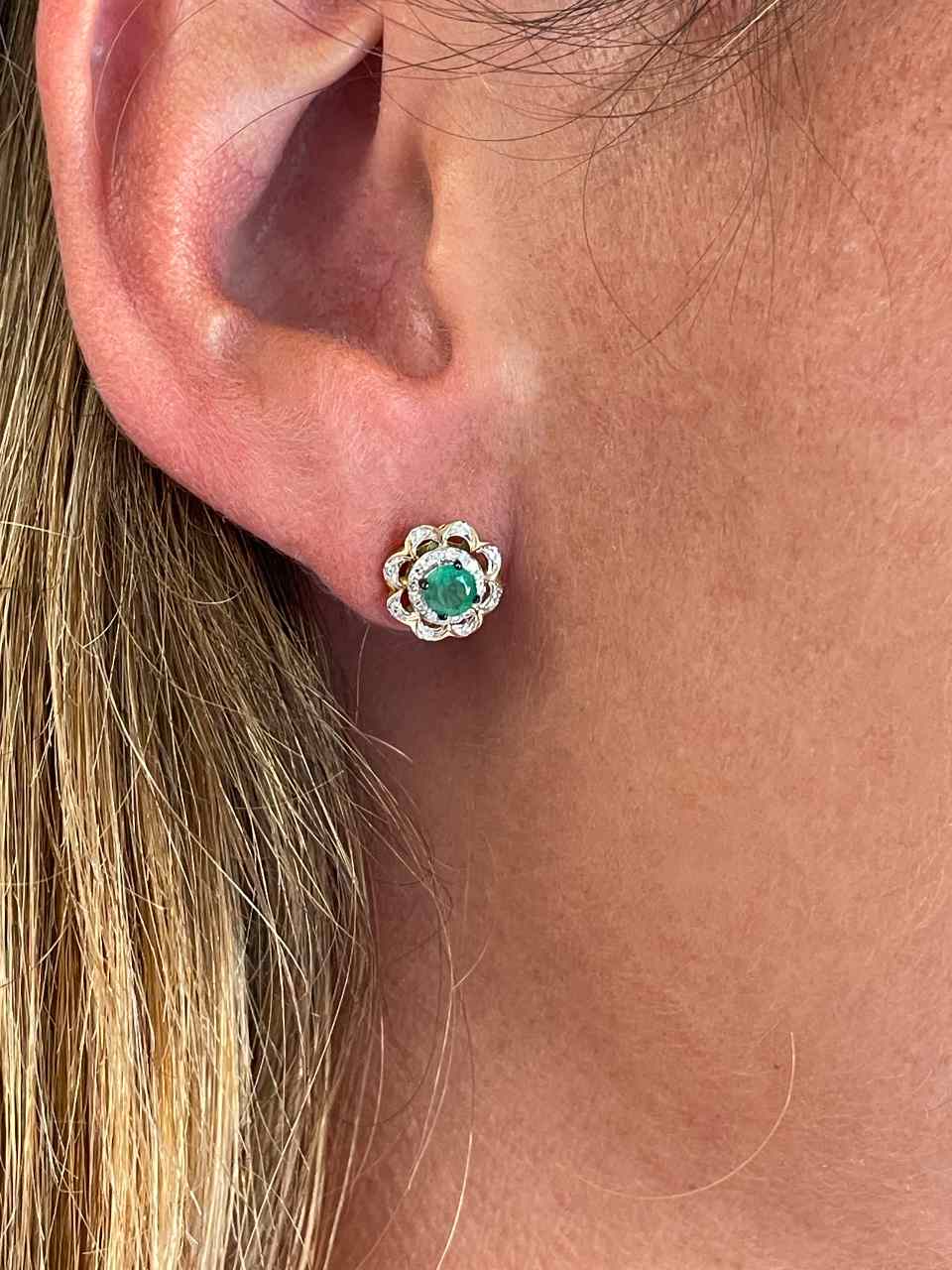 Pendientes CENIT en esmeralda y brillantes en oro amarillo de 14 ktes