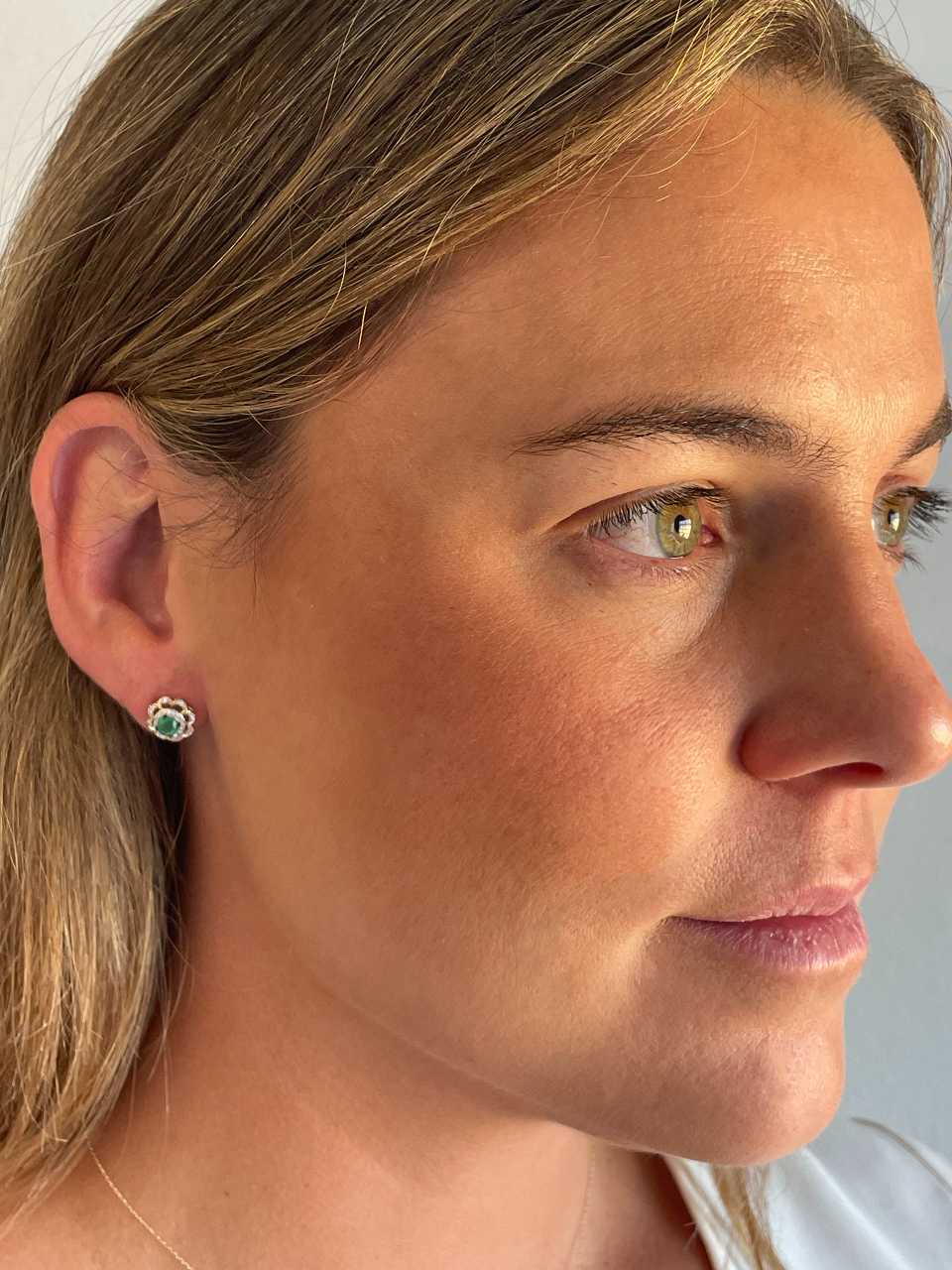 Pendientes CENIT en esmeralda y brillantes en oro amarillo de 14 ktes