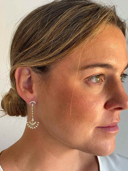 Pendientes EQUINOCIO largos en oro amarillo y blanco con brillantes 14 ktes