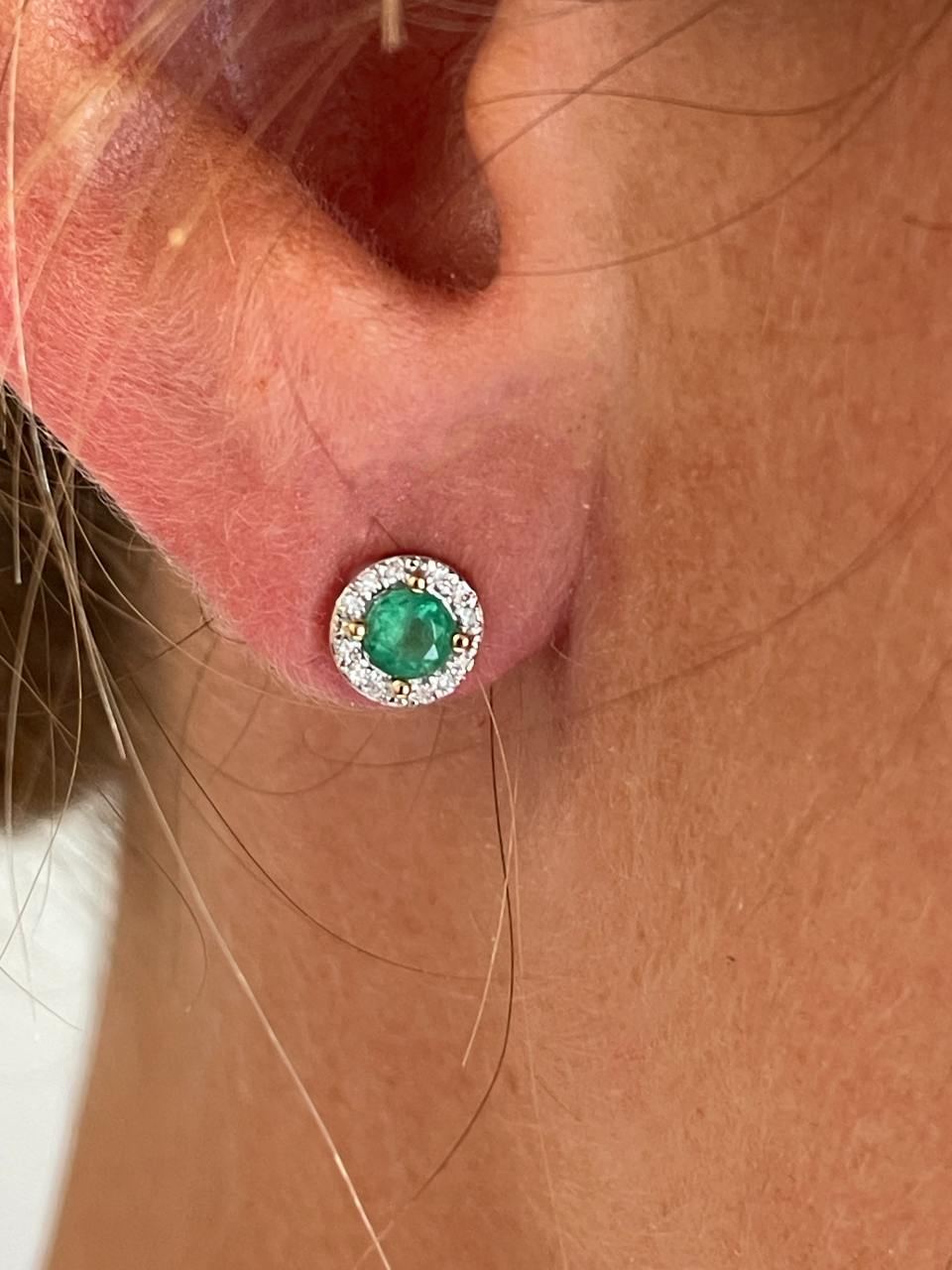 Pendientes KIGALI en esmeralda y brillantes en oro amarillo de 14 ktes