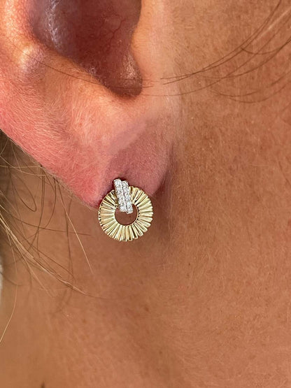 Pendientes CENTELLO en oro amarillo y blanco con brillantes en 14 ktes