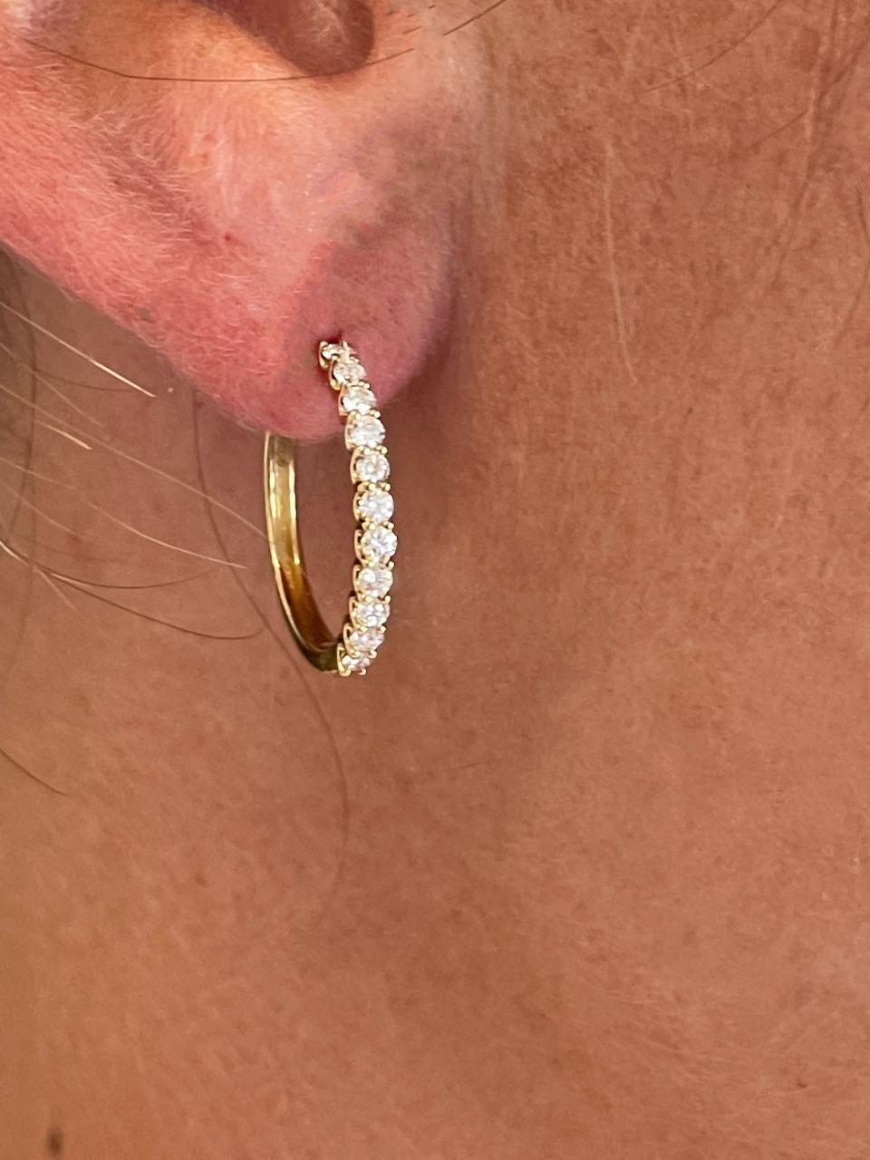 Pendientes EREVAN argollas en oro amarillo de 14 kilates y diamantes