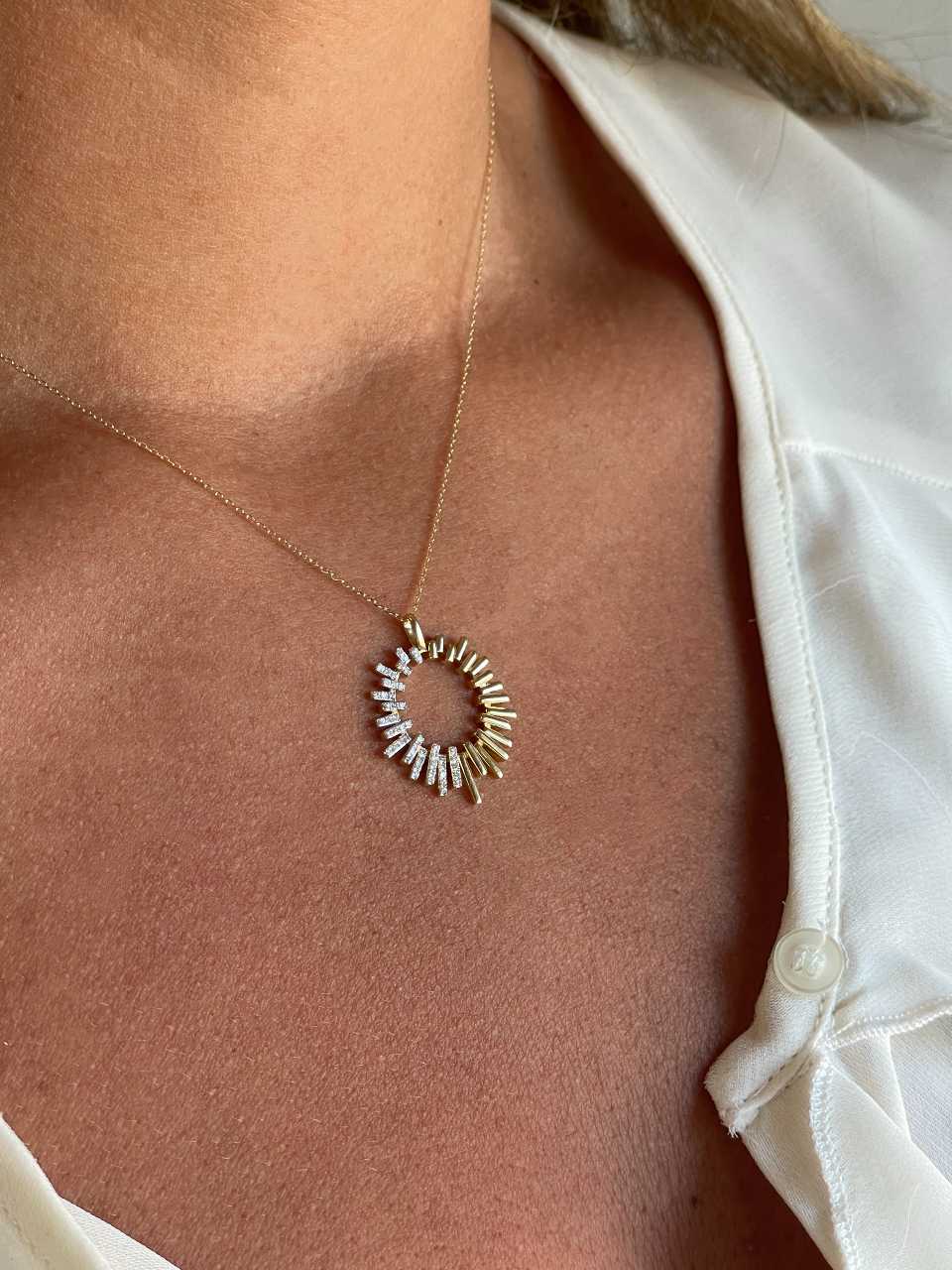 Colgante ALMERIA circulo en oro amarillo y blanco de 14 ktes con brillantes