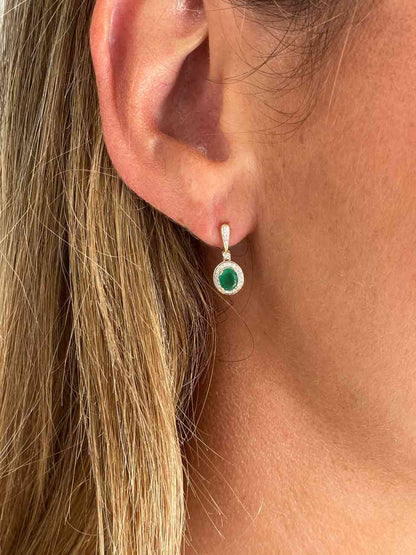 Pendientes BATUMI en esmeralda y brillantes en oro amarillo de 14 ktes