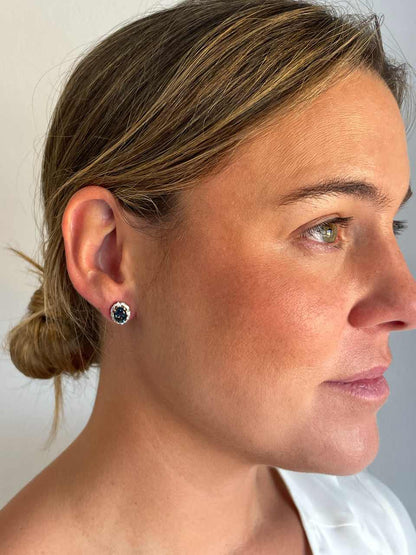 Pendientes ANKARA en oro blanco de 14 kilates con brillantes y topacio azul