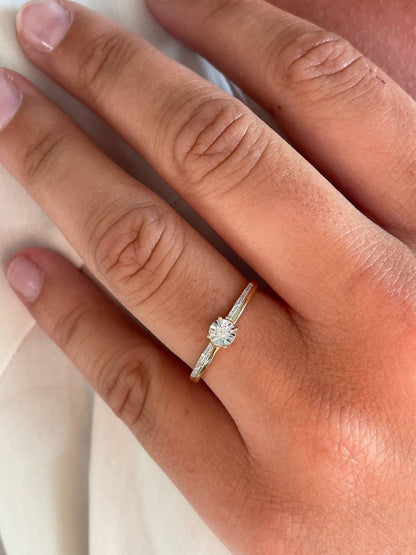 Anillo FURSA en oro amarillo y blanco de 9 ktes con brillantes