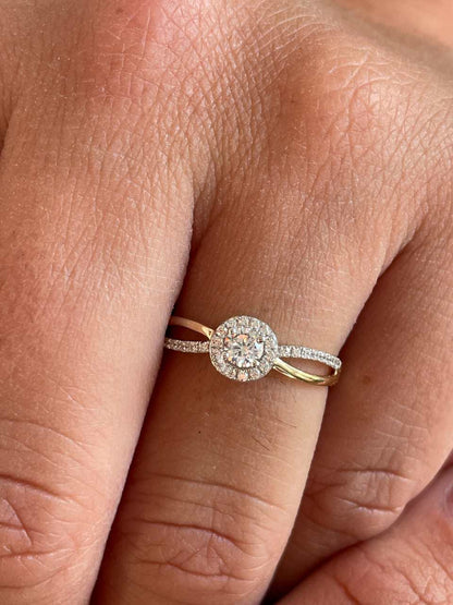 Anillo KUGALIN en oro amarillo y blanco de 9 ktes con circonitas