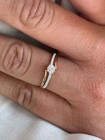 Anillo MAPUTO en oro amarillo y blanco de 9 ktes con circonitas