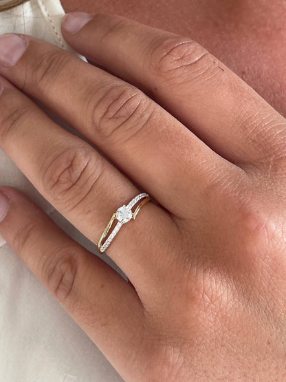 Anillo MAPUTO en oro amarillo y blanco de 9 ktes con circonitas
