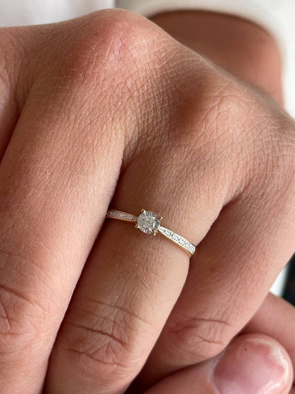 Anillo KAMPALA con brillante en oro amarillo y blanco de 14 ktes.