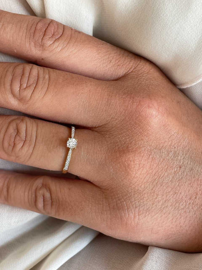 Anillo KAMPALA con brillante en oro amarillo y blanco de 14 ktes.