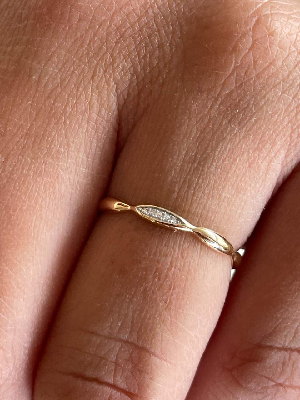 Anillo LUNIO con brillantes en oro amarillo y blanco de 14 ktes.