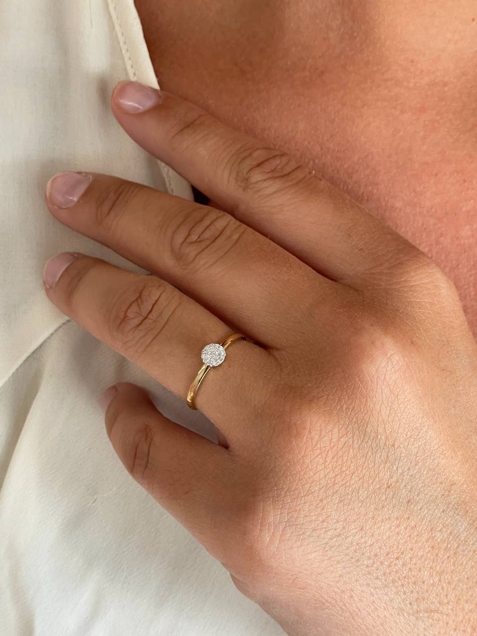 Anillo PLENY con brillantes en oro amarillo y blanco de 14 ktes.