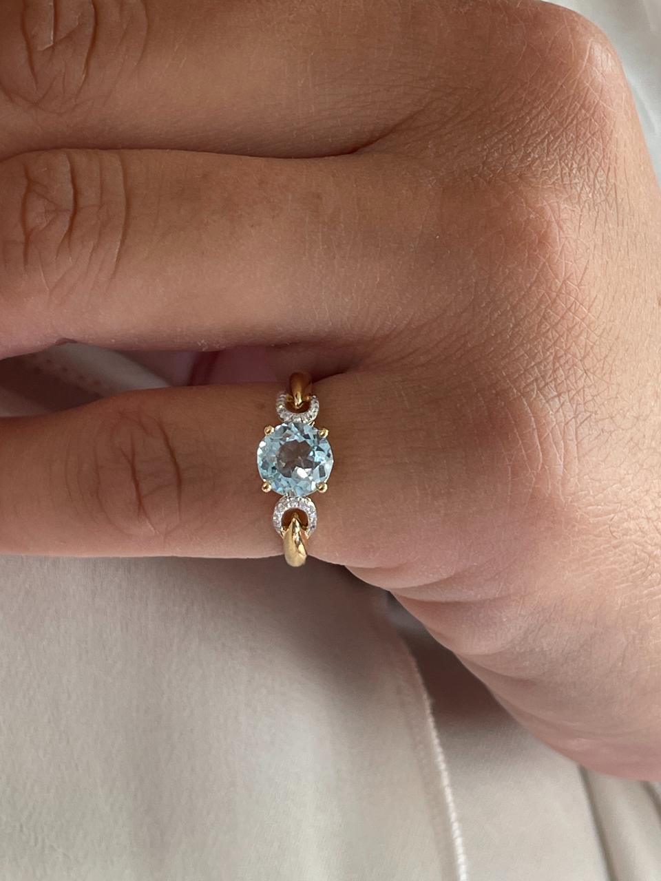 Anillo ASMAR topacio azul con brillantes en oro amarillo de 14 ktes