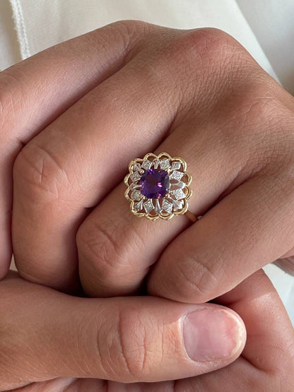 Anillo MAKO con amatista y brillantes en oro amarillo y blanco de 14 ktes