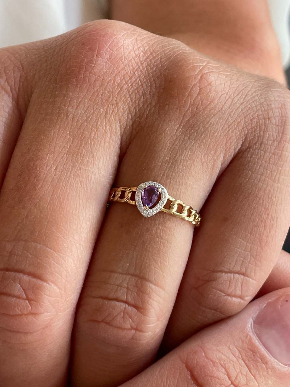 Anillo TICIO con amatista y brillantes en oro amarillo y blanco de 14 ktes