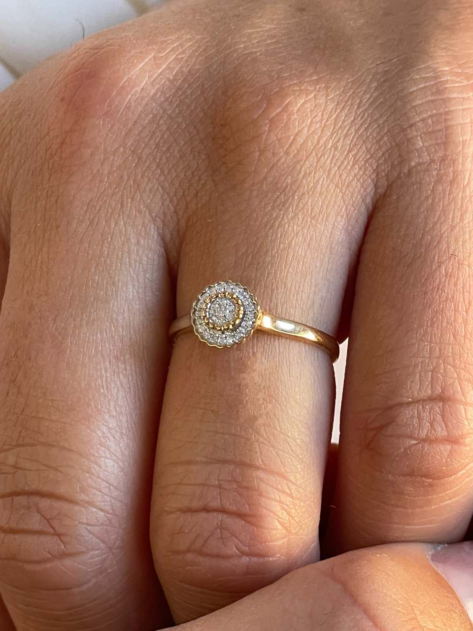 Anillo NASO con brillantes en oro amarillo y blanco de 14 ktes.