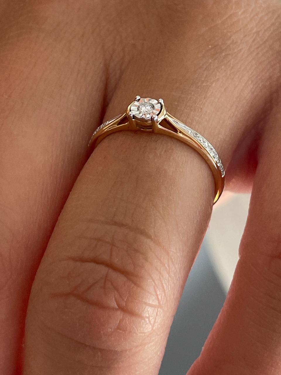 Anillo TAIR con brillantes en oro amarillo y blanco de 14 ktes.