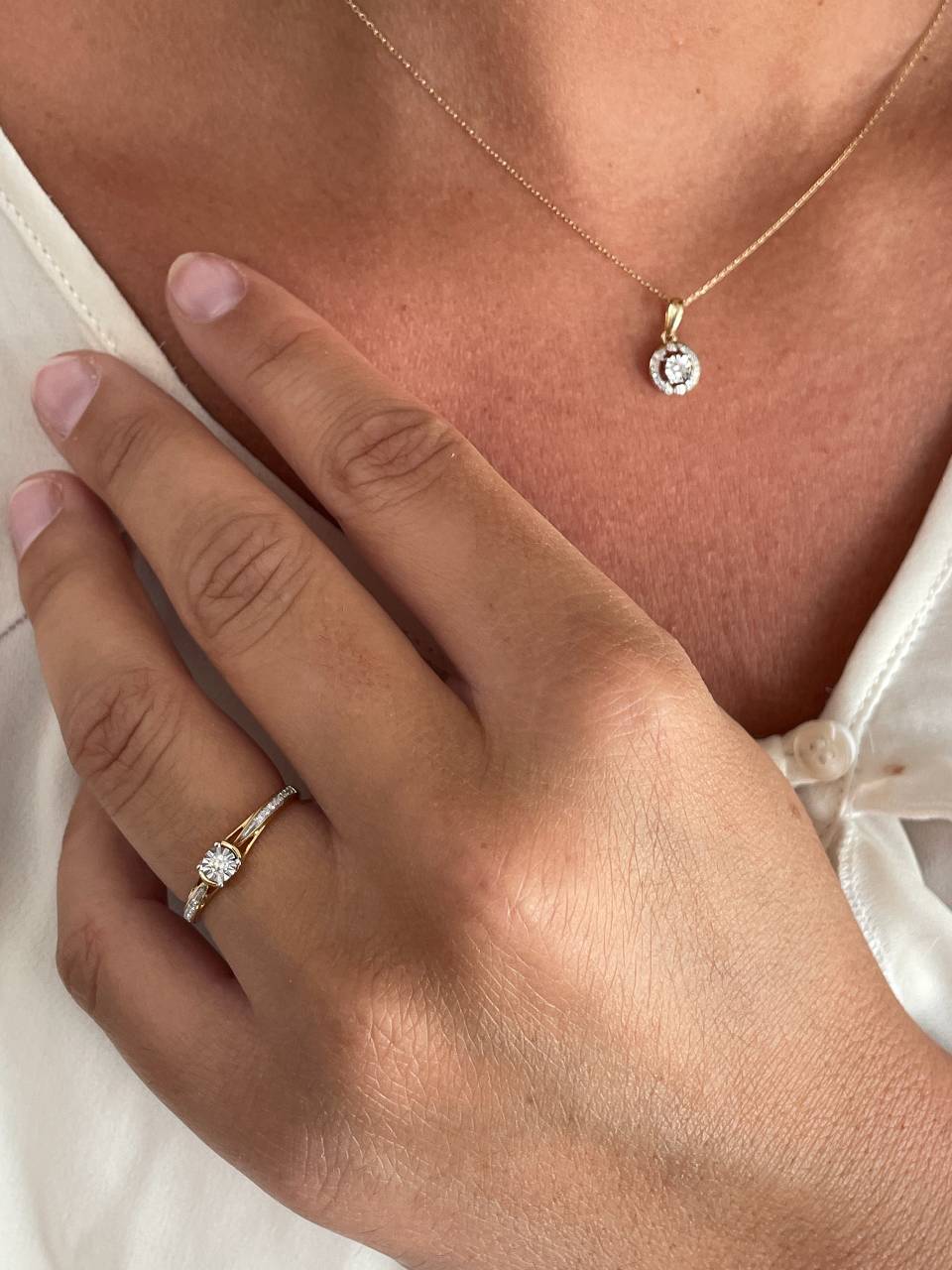 Anillo TAIR con brillantes en oro amarillo y blanco de 14 ktes.