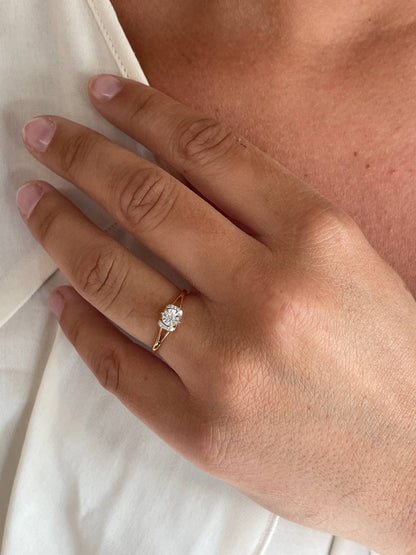 Anillo FOLDE con brillantes en oro rosa y blanco de 14 ktes.