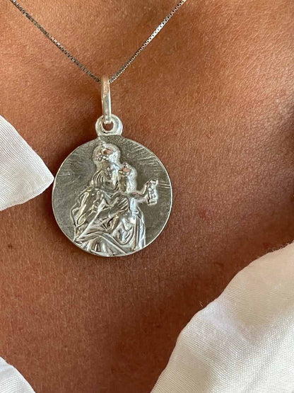Medalla DIVINA Virgen del Carmen de Plata de 1ª Ley 975 ml