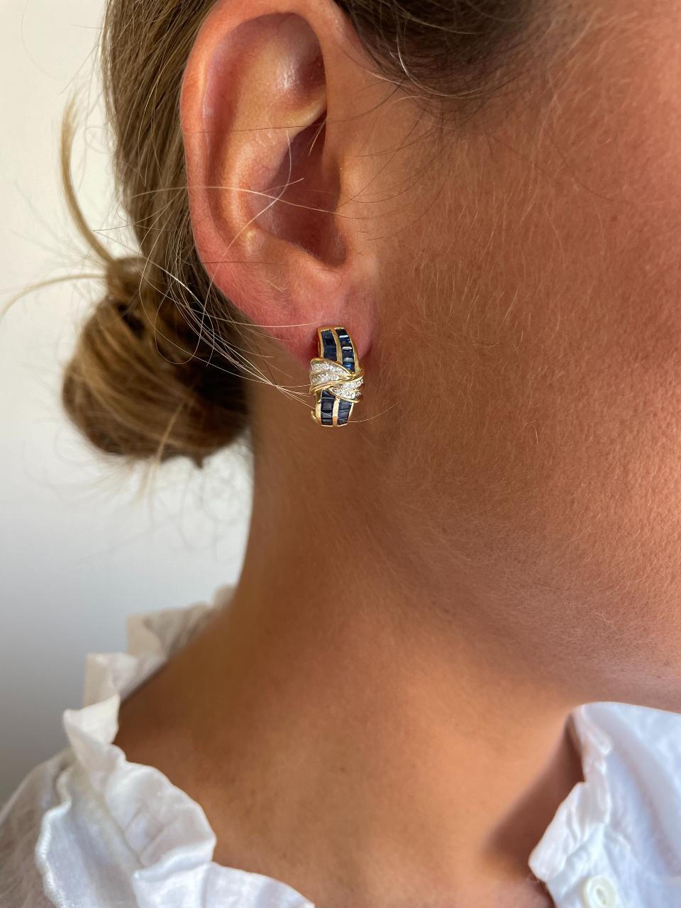 PEUMO short earrings in 18-karat yellow gold and diamonds.