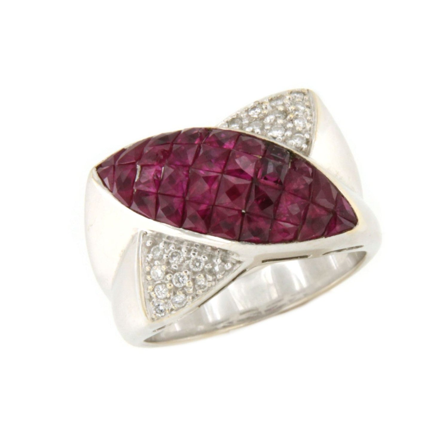 Anillo MANZANARES en oro blanco 18 kilates con rubies y brillantes.