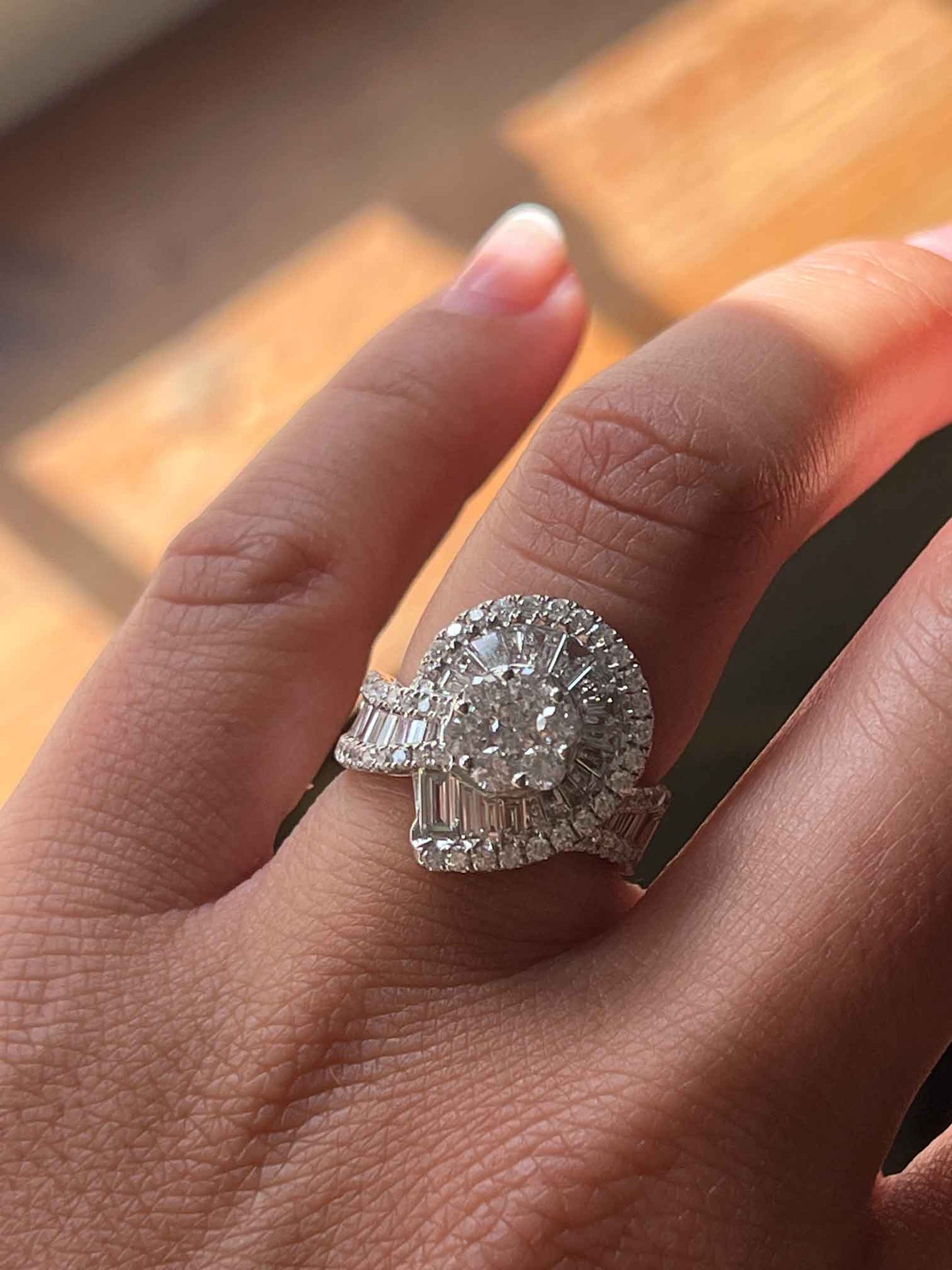 BOLZANO, anillo de oro blanco con diamantes