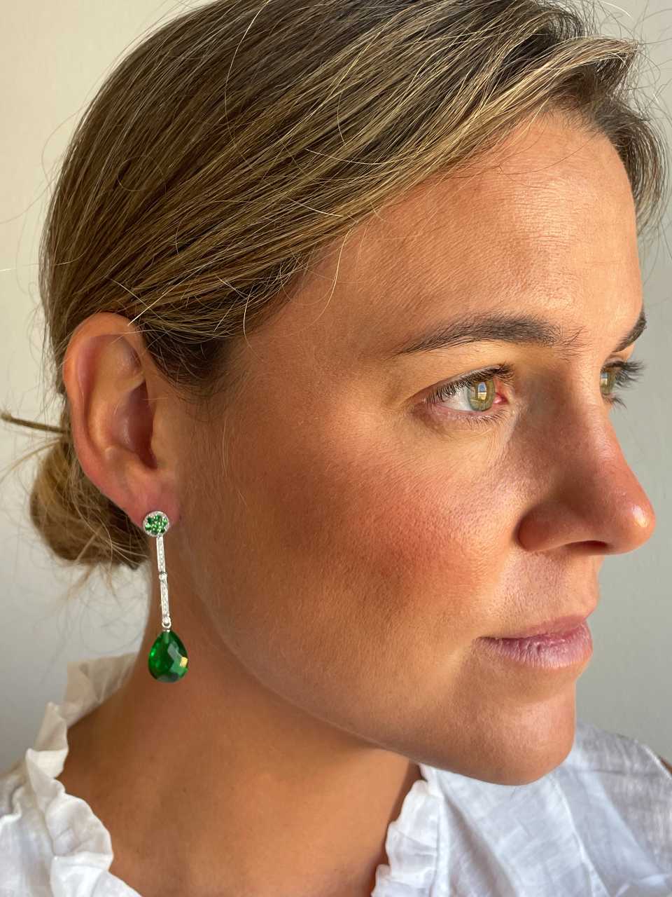 Pendientes PESARO  dormilones desmontables en oro blanco 18 ktes  con piedras.