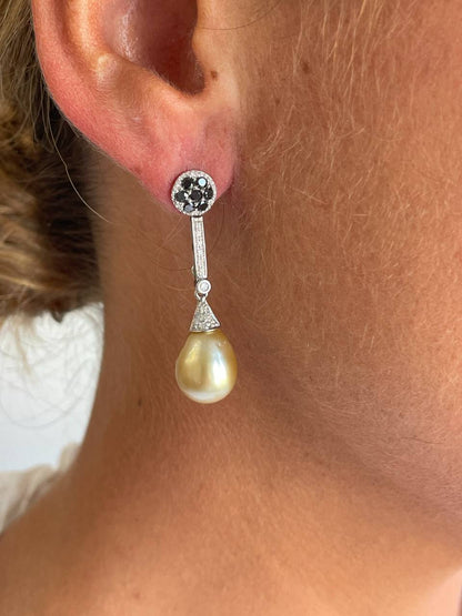 Pendientes PESARO  dormilones desmontables en oro blanco 18 ktes  con piedras.