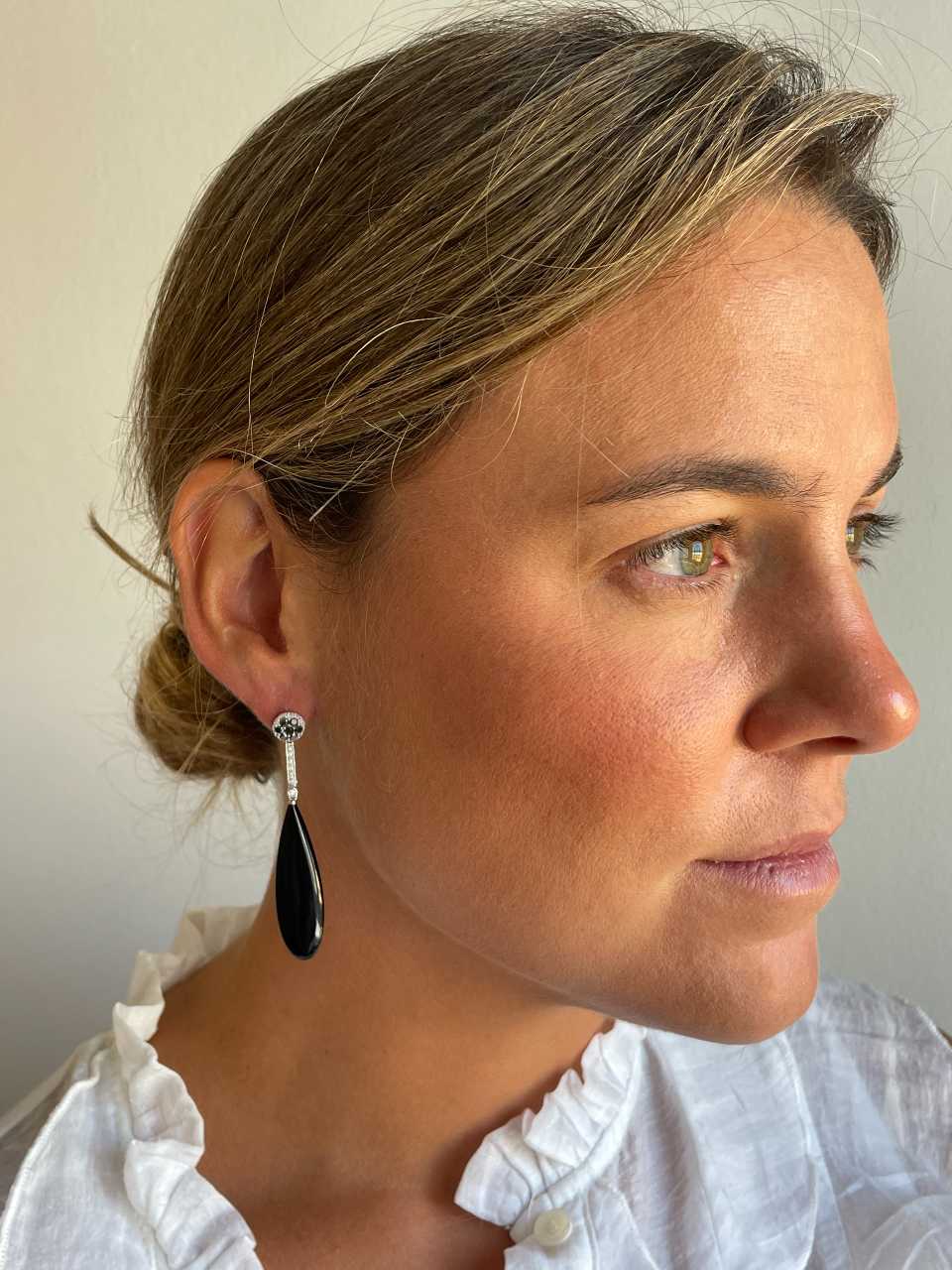 Pendientes PESARO  dormilones desmontables en oro blanco 18 ktes  con piedras.