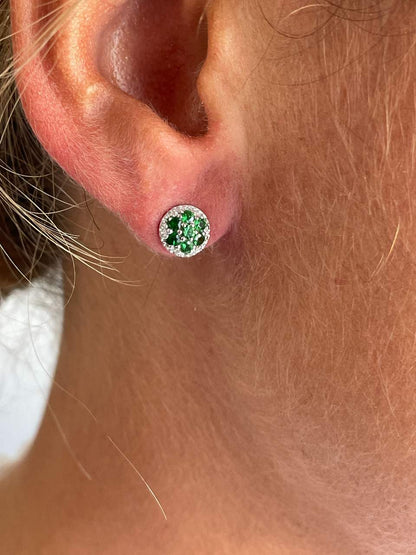Pendientes PESARO  dormilones desmontables en oro blanco 18 ktes  con piedras.