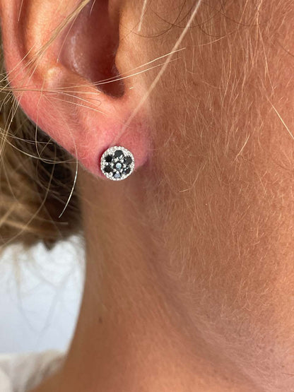 Pendientes PESARO  dormilones desmontables en oro blanco 18 ktes  con piedras.