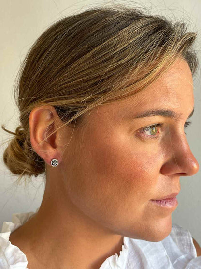 Pendientes PESARO  dormilones desmontables en oro blanco 18 ktes  con piedras.