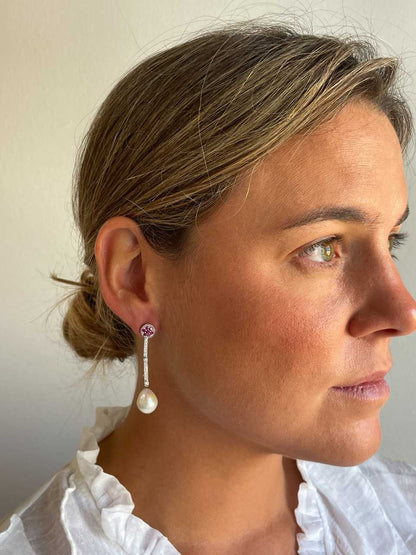 Pendientes PESARO  dormilones desmontables en oro blanco 18 ktes  con piedras.