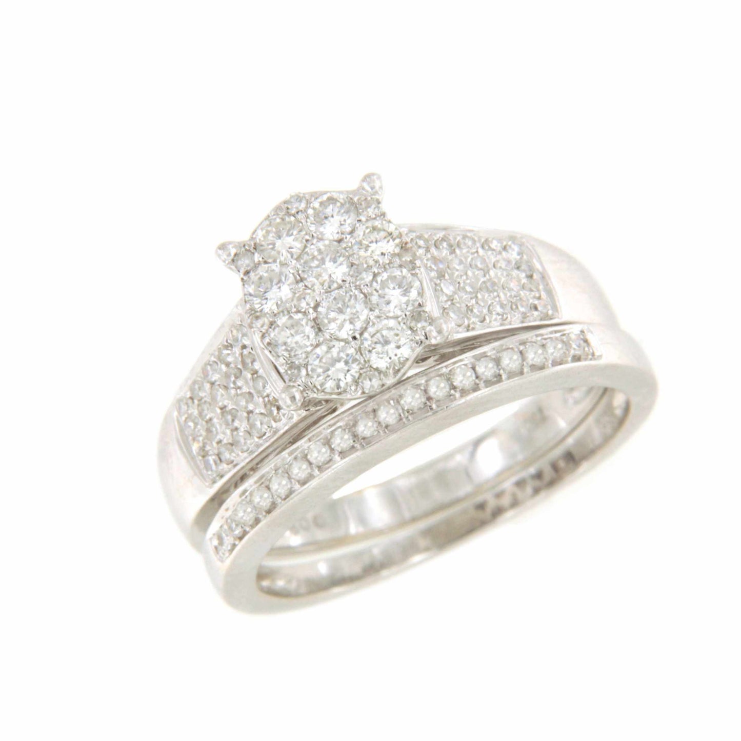 LEEDS oval ring in 18k white gold with diamonds and baguettes.