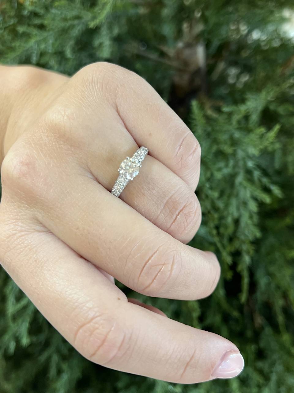 BESALU, gold and diamond solitaire ring