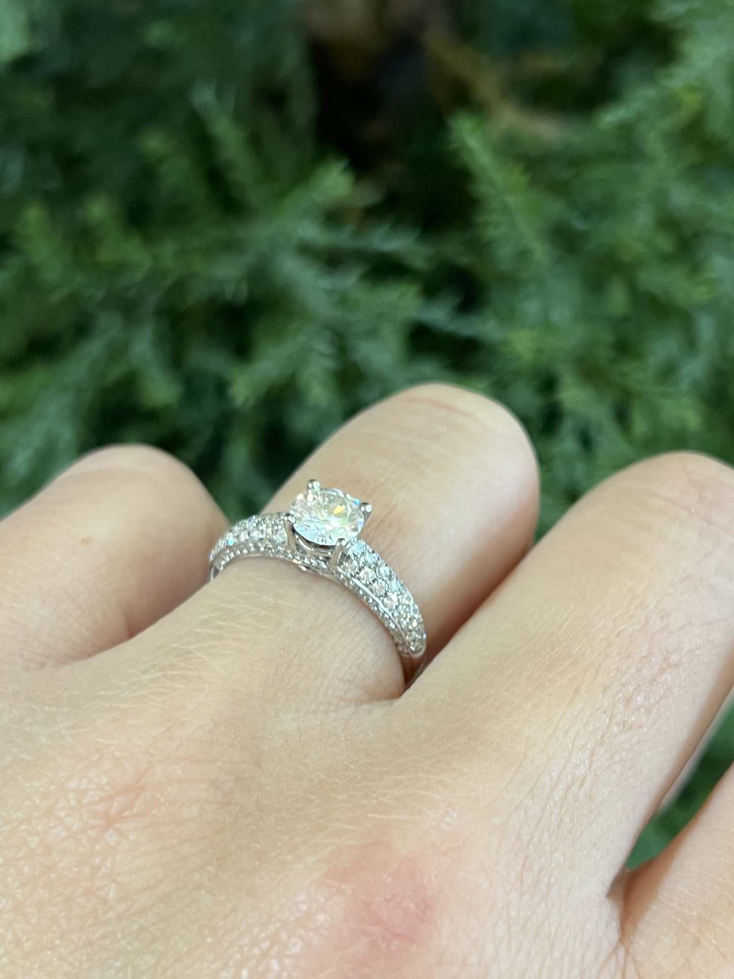 BESALU, gold and diamond solitaire ring