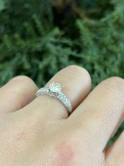 BESALU, gold and diamond solitaire ring