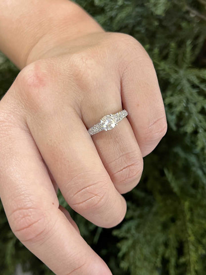 BESALU, gold and diamond solitaire ring