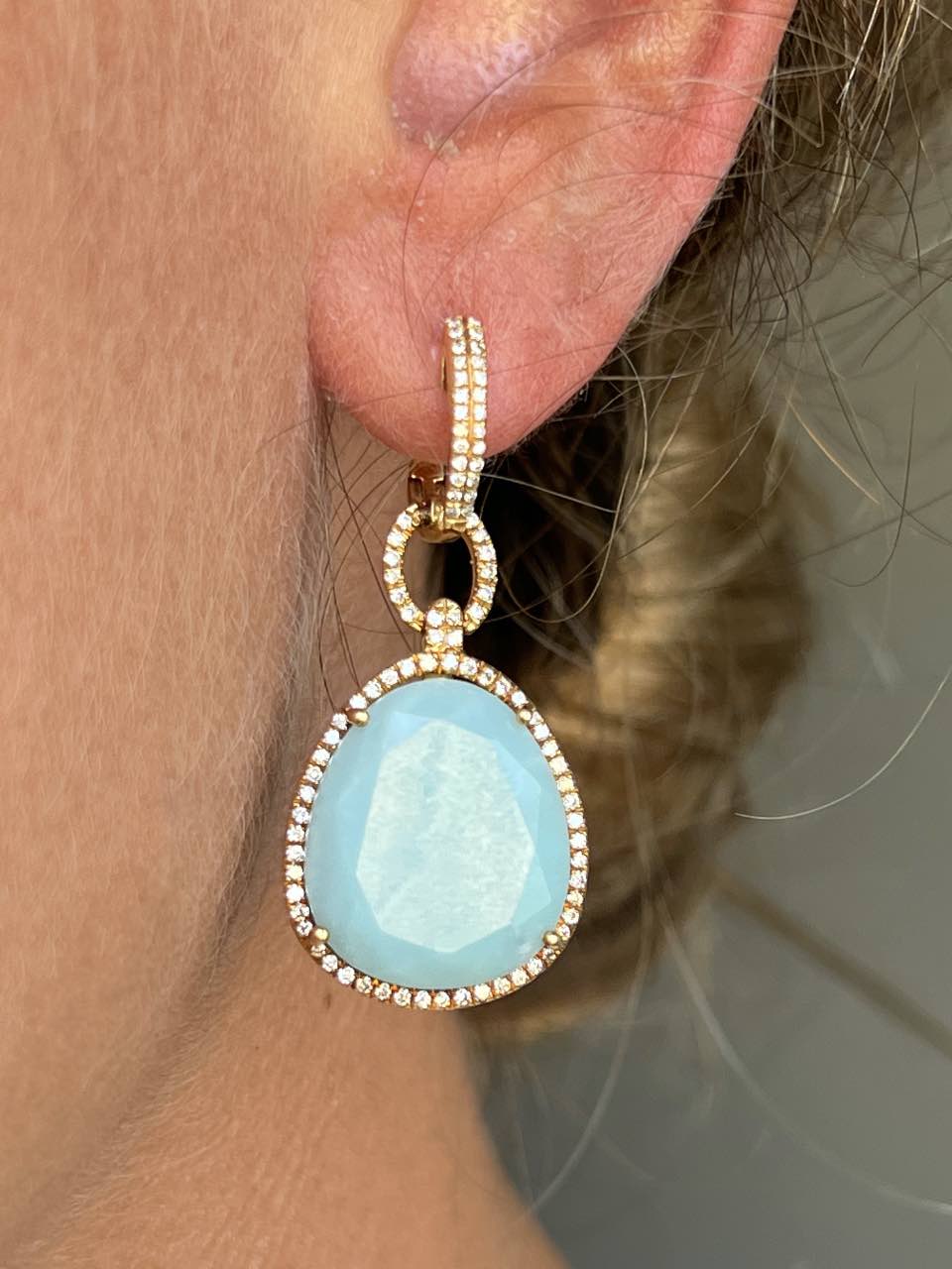 LOTTO, pendientes largos de oro con diamantes y amazonite